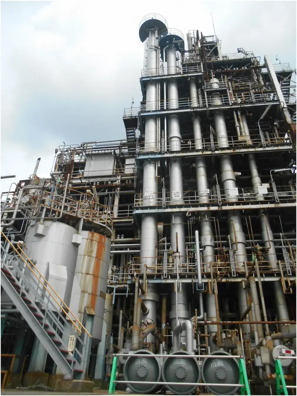 三井・ケマーズ フロロプロダクツ千葉工場の高純度蒸留精製設備