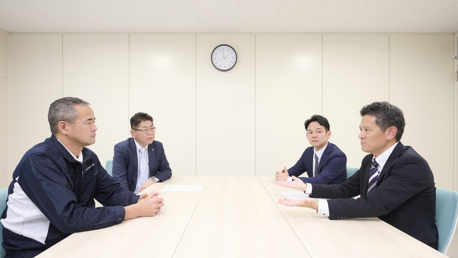 和やかな雰囲気で熱い議論が進んだ座談会の様子